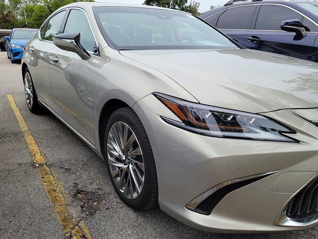 used 2019 Lexus ES 300h car, priced at $28,995