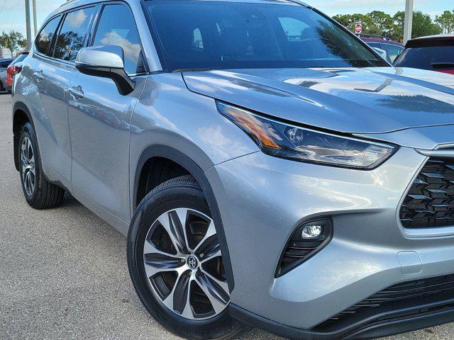 used 2022 Toyota Highlander car, priced at $32,493