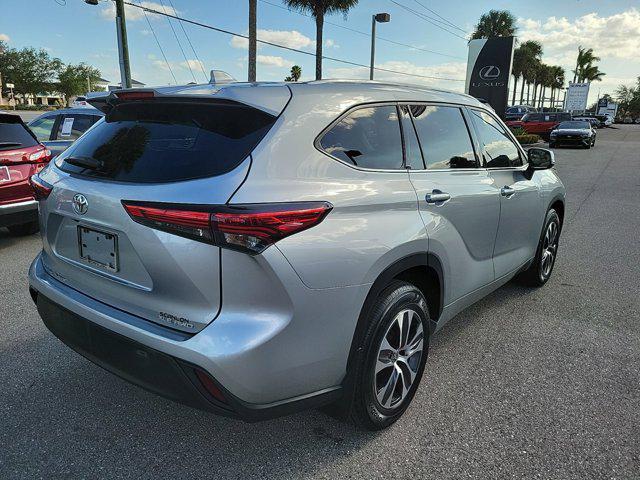 used 2022 Toyota Highlander car, priced at $32,493