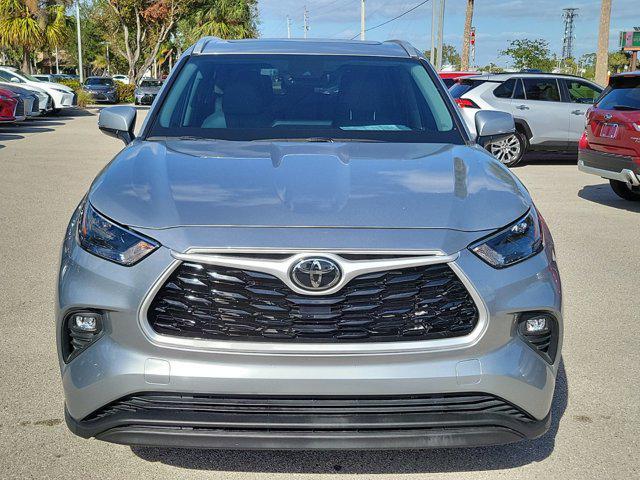 used 2022 Toyota Highlander car, priced at $32,493