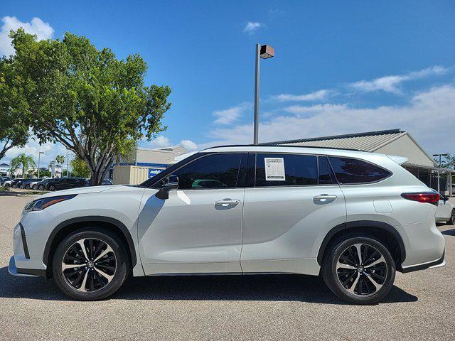 used 2022 Toyota Highlander car, priced at $36,950