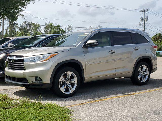 used 2015 Toyota Highlander car, priced at $22,459