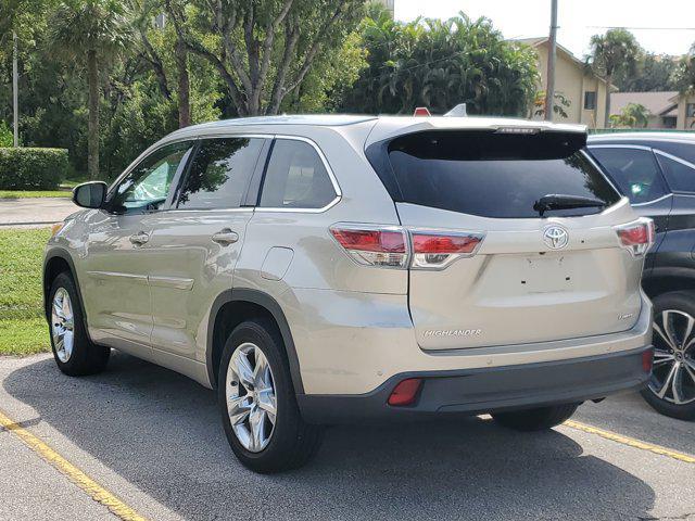 used 2015 Toyota Highlander car, priced at $22,459