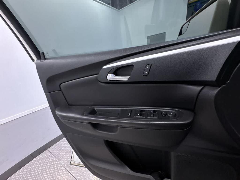 used 2011 Chevrolet Traverse car, priced at $4,950
