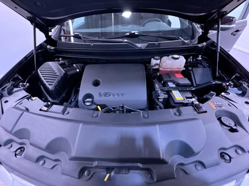 used 2023 Chevrolet Traverse car, priced at $33,199