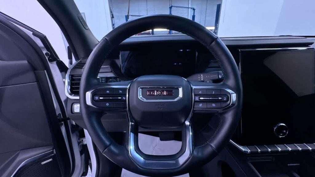 used 2025 GMC Acadia car, priced at $38,500