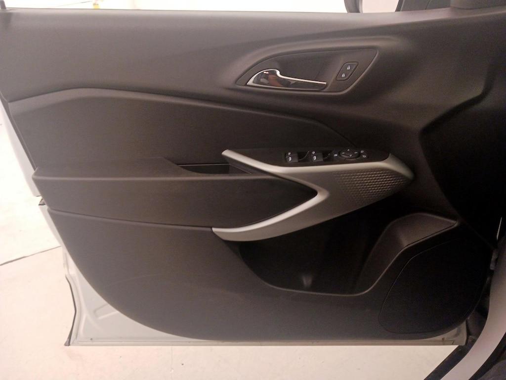 used 2025 Chevrolet Trax car, priced at $23,998