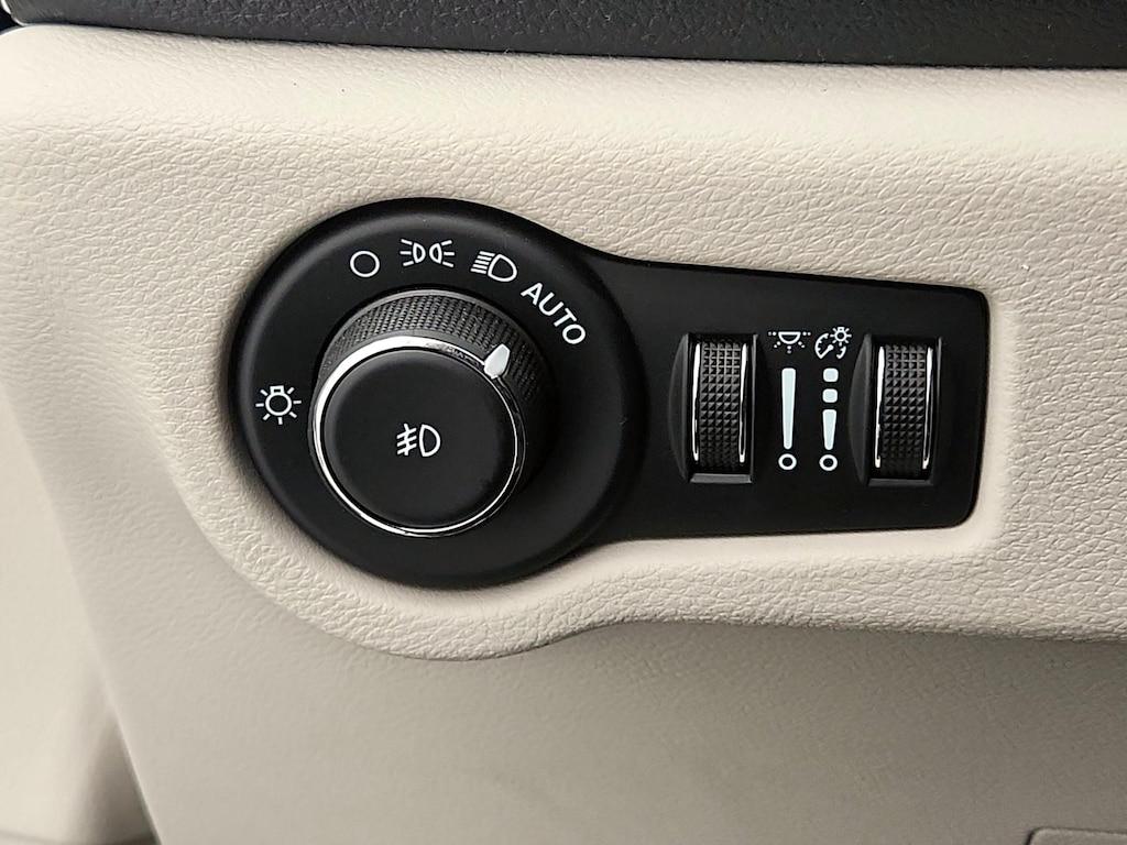 used 2022 Chrysler Pacifica Hybrid car, priced at $30,998