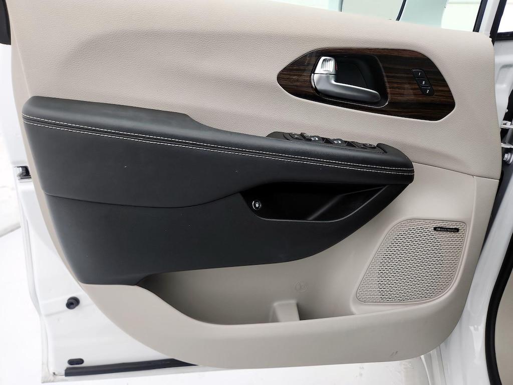 used 2022 Chrysler Pacifica Hybrid car, priced at $30,998