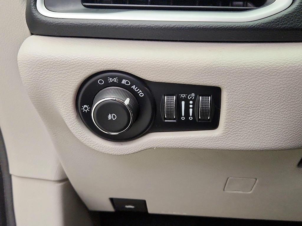 used 2023 Chrysler Pacifica car, priced at $24,998