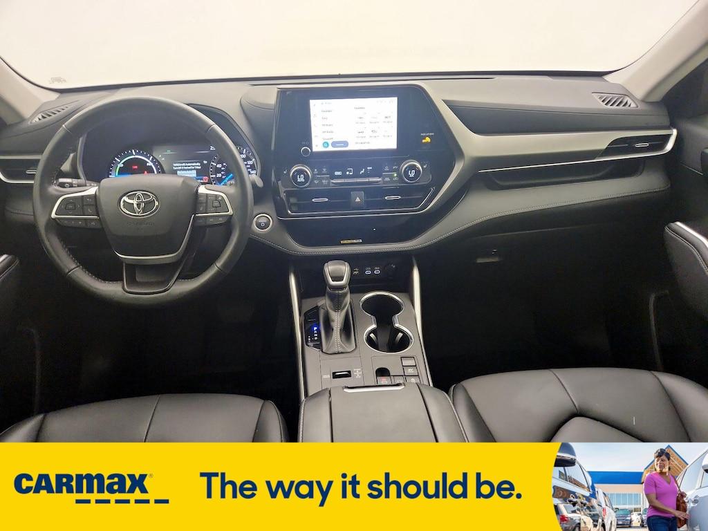 used 2024 Toyota Highlander Hybrid car, priced at $47,998