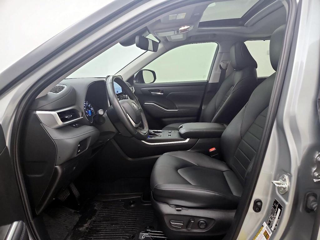 used 2024 Toyota Highlander Hybrid car, priced at $47,998
