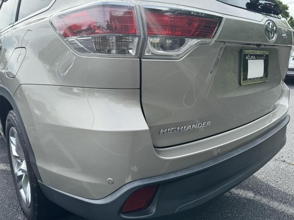 used 2015 Toyota Highlander car, priced at $21,111