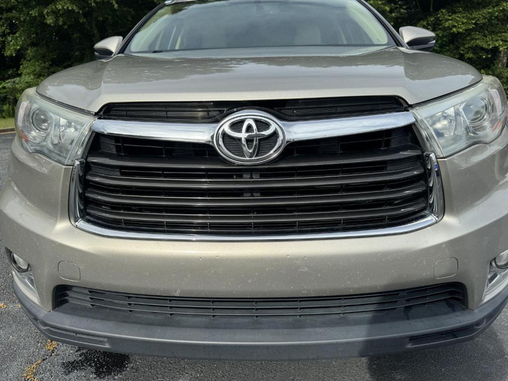 used 2015 Toyota Highlander car, priced at $21,111