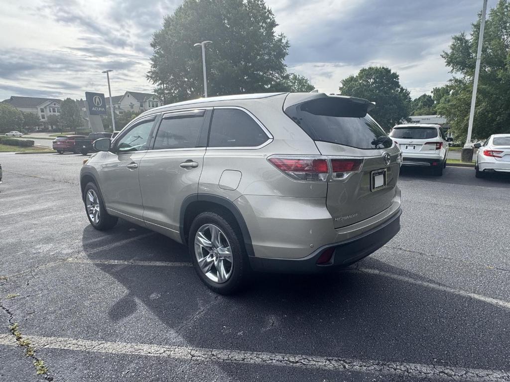 used 2015 Toyota Highlander car, priced at $21,111