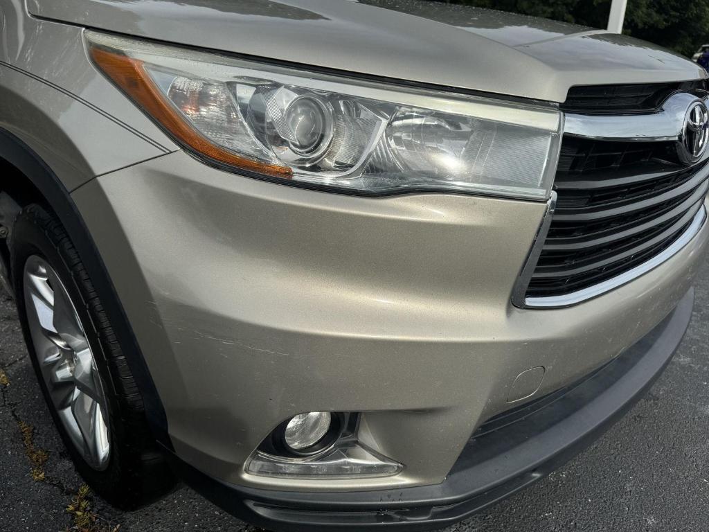 used 2015 Toyota Highlander car, priced at $21,111
