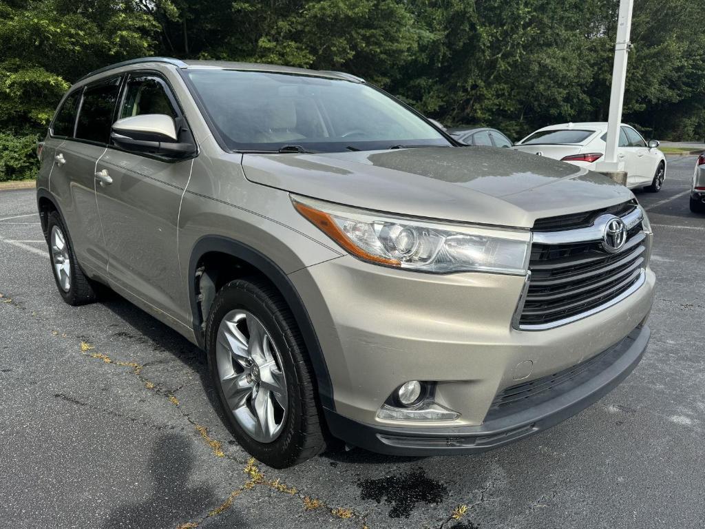 used 2015 Toyota Highlander car, priced at $21,111