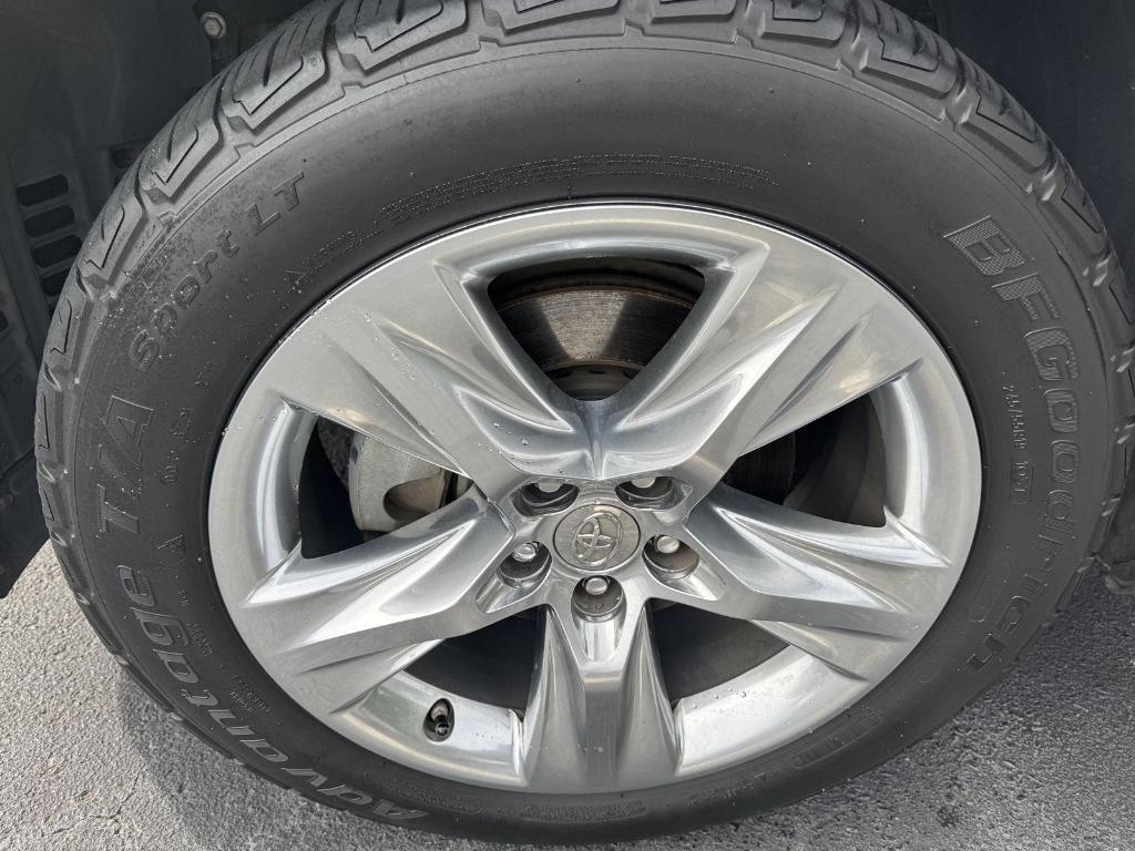 used 2015 Toyota Highlander car, priced at $21,111