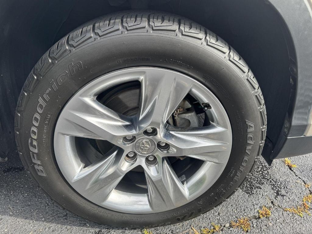 used 2015 Toyota Highlander car, priced at $21,111