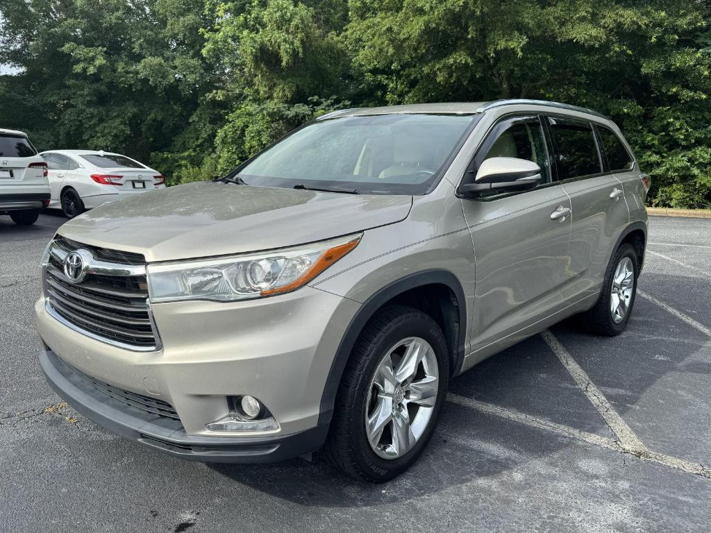 used 2015 Toyota Highlander car, priced at $21,111