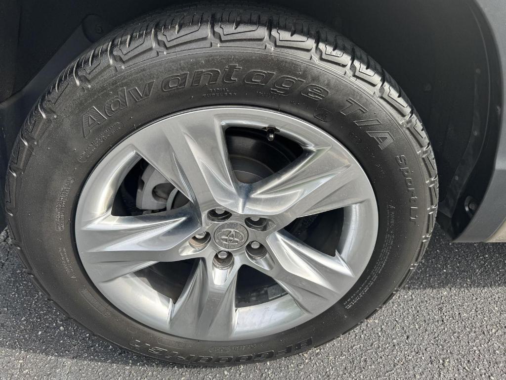 used 2015 Toyota Highlander car, priced at $21,111