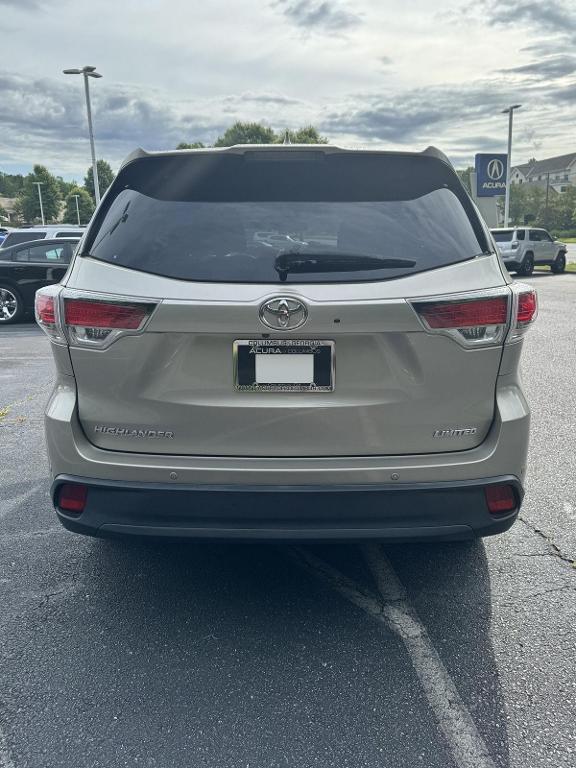 used 2015 Toyota Highlander car, priced at $21,111