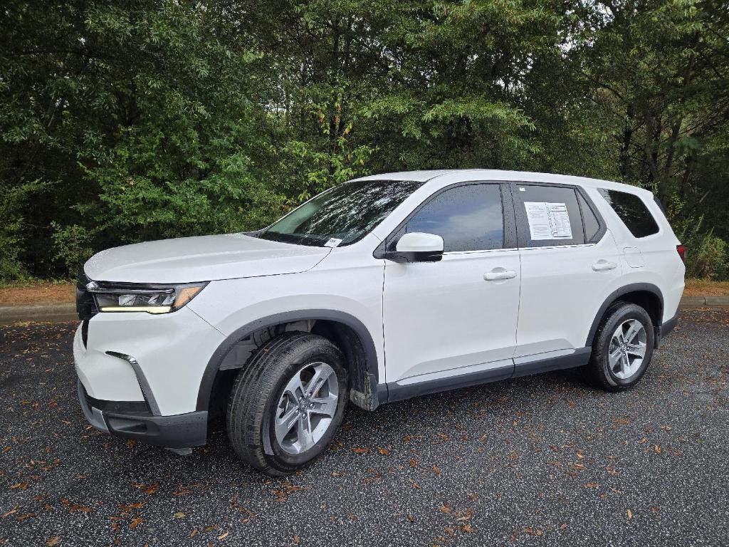 used 2025 Honda Pilot car, priced at $43,444