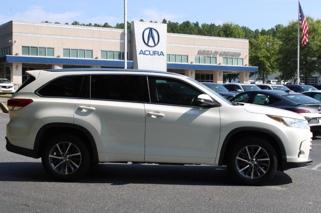 used 2017 Toyota Highlander car, priced at $19,999