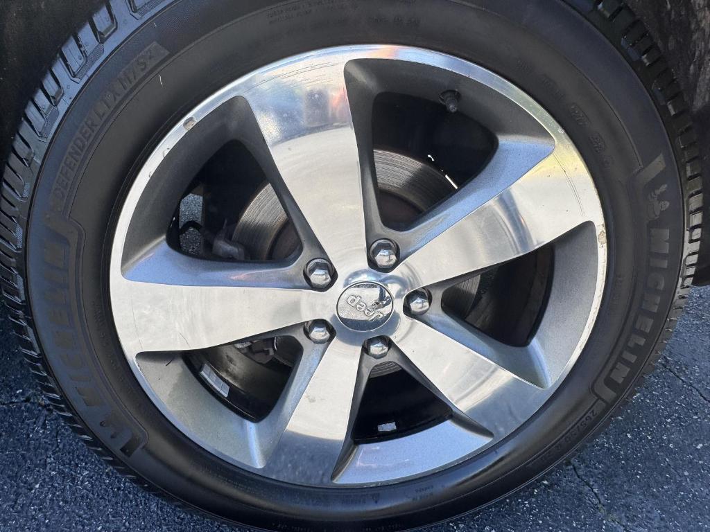 used 2014 Jeep Grand Cherokee car, priced at $11,111