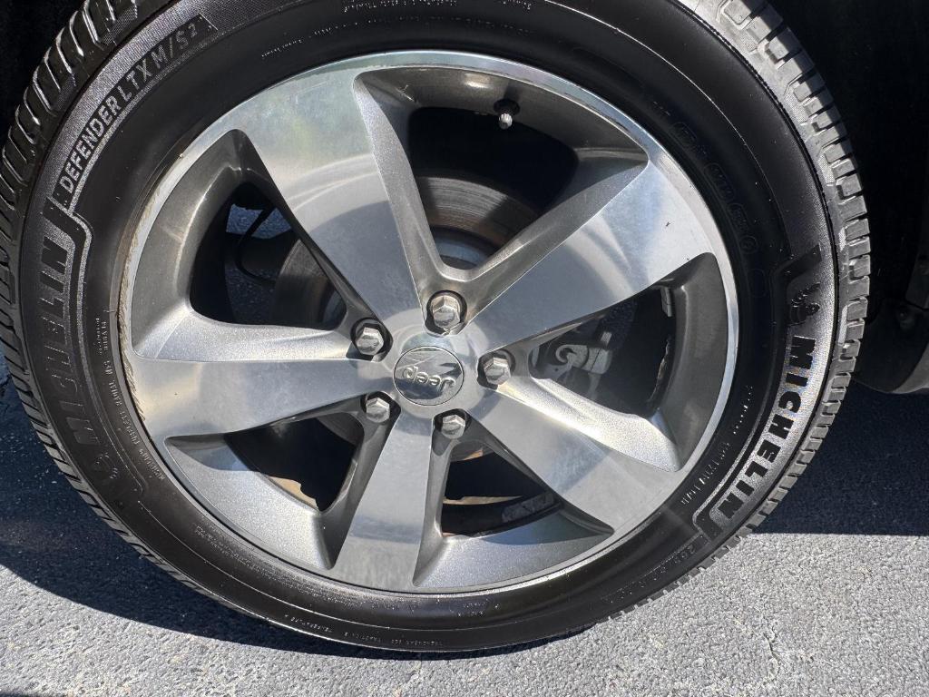 used 2014 Jeep Grand Cherokee car, priced at $11,111