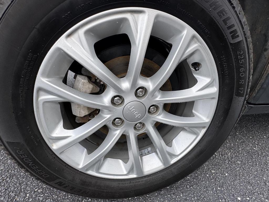used 2019 Jeep Cherokee car, priced at $12,999