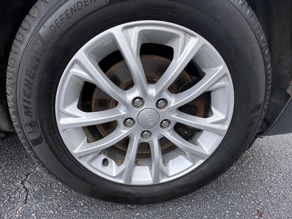 used 2019 Jeep Cherokee car, priced at $12,999