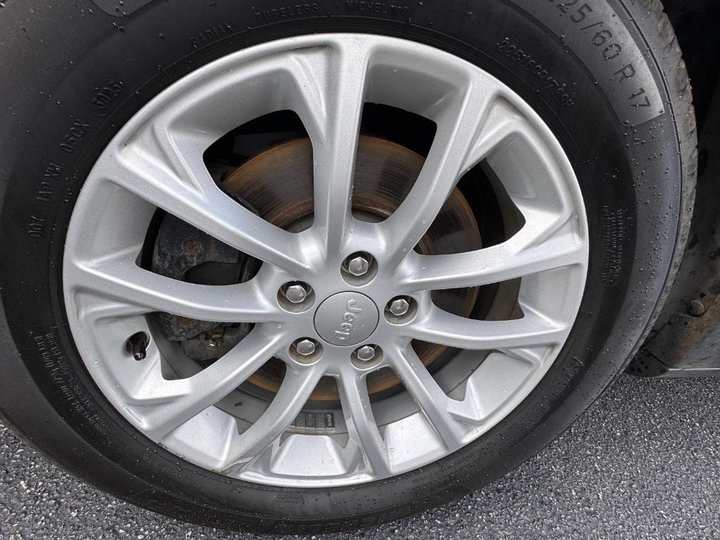used 2019 Jeep Cherokee car, priced at $12,999