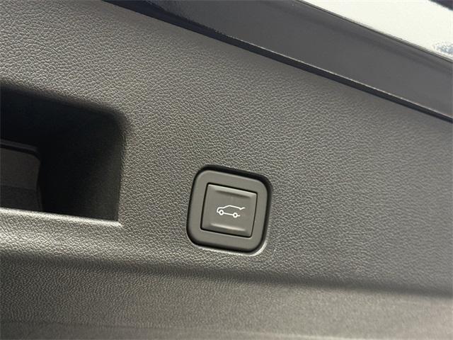 new 2026 Chevrolet Traverse car, priced at $50,076