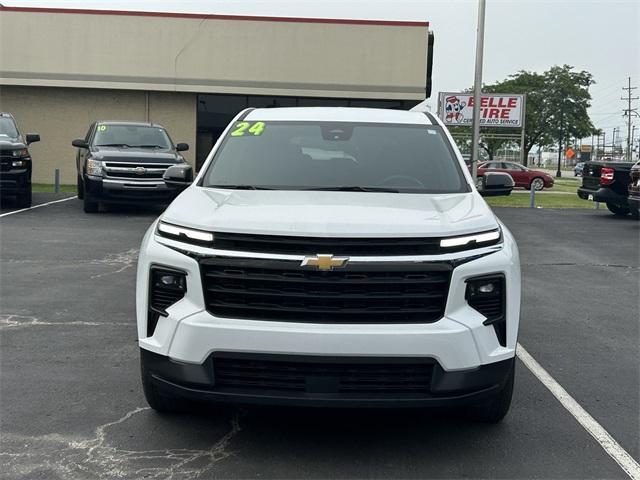 used 2024 Chevrolet Traverse car, priced at $37,499