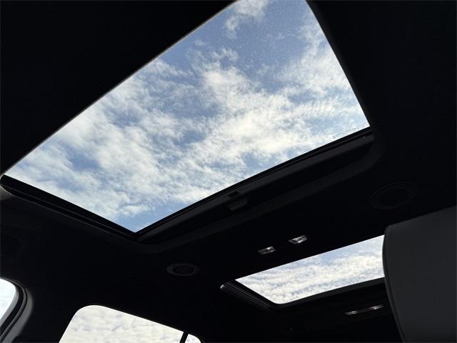 used 2023 Chevrolet Traverse car, priced at $38,942