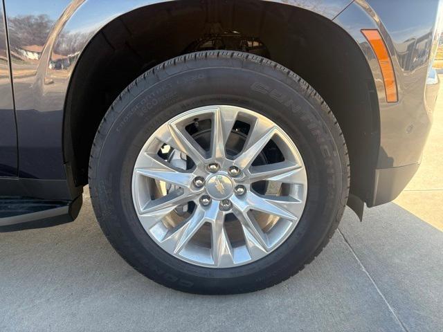 new 2025 Chevrolet Suburban car