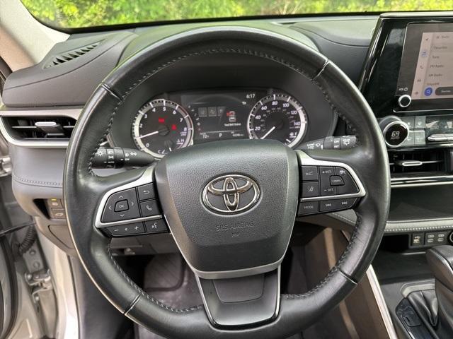 used 2023 Toyota Highlander car, priced at $34,488