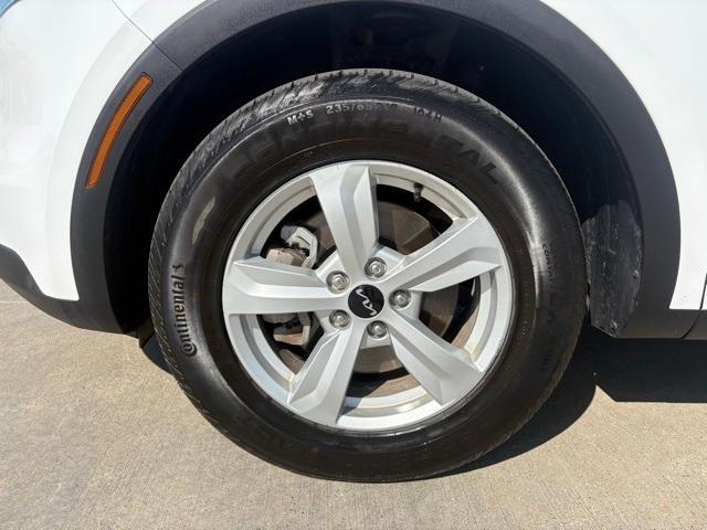 used 2023 Kia Sorento car, priced at $23,889
