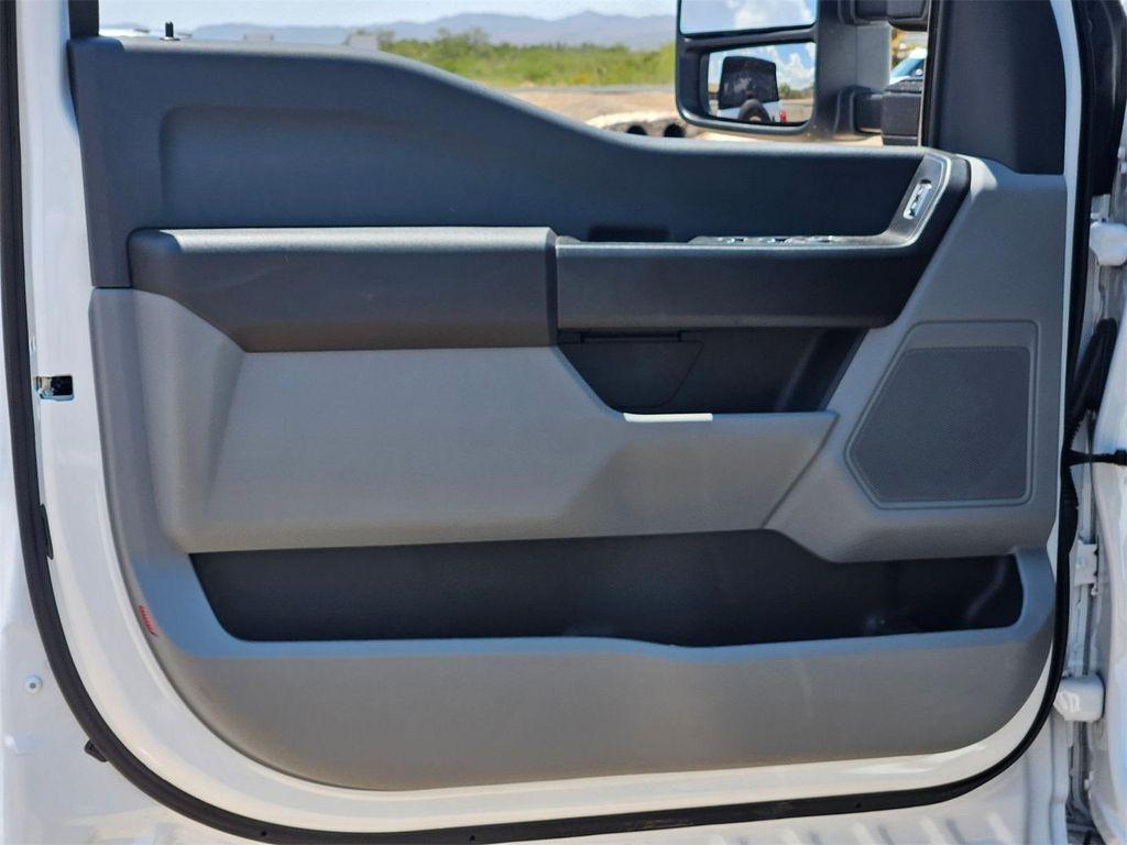 new 2025 Ford F-350 car, priced at $61,920