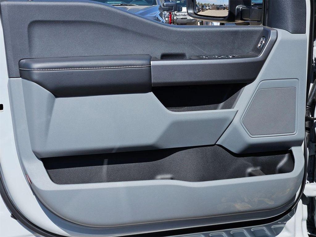 new 2025 Ford F-250 car, priced at $66,640