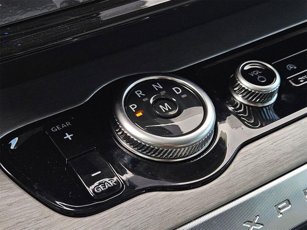 new 2025 Ford Expedition car, priced at $76,250