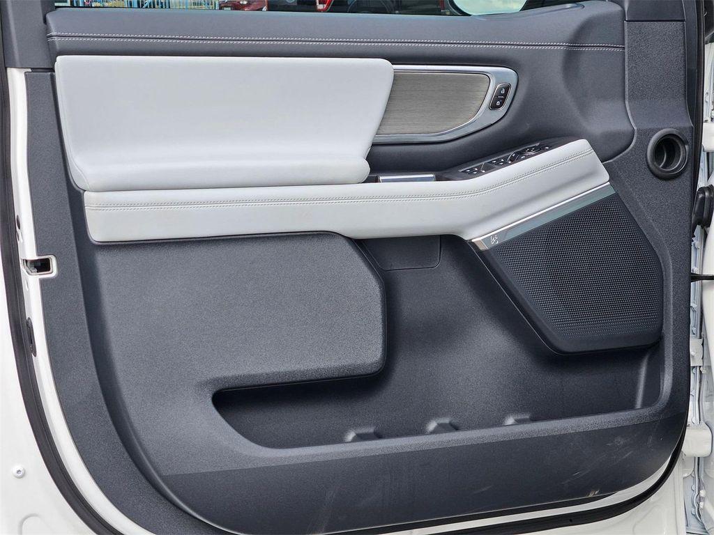 new 2025 Ford Expedition car, priced at $76,250