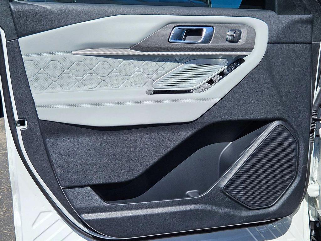 new 2025 Ford Explorer car, priced at $55,740