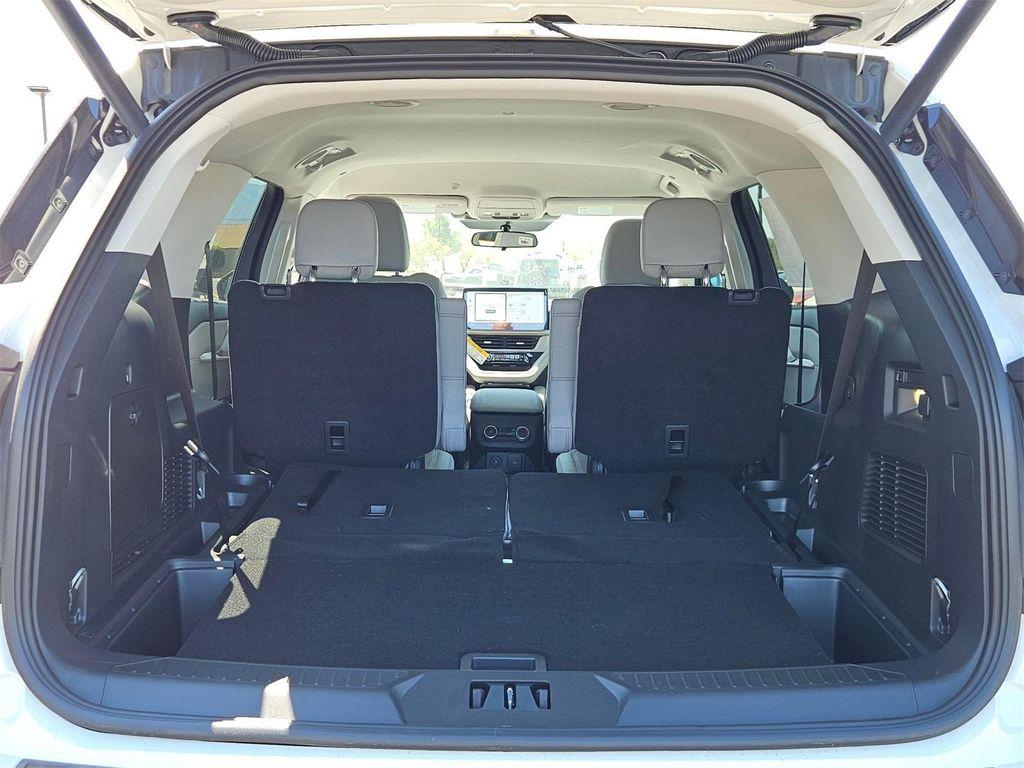 new 2025 Ford Explorer car, priced at $40,060