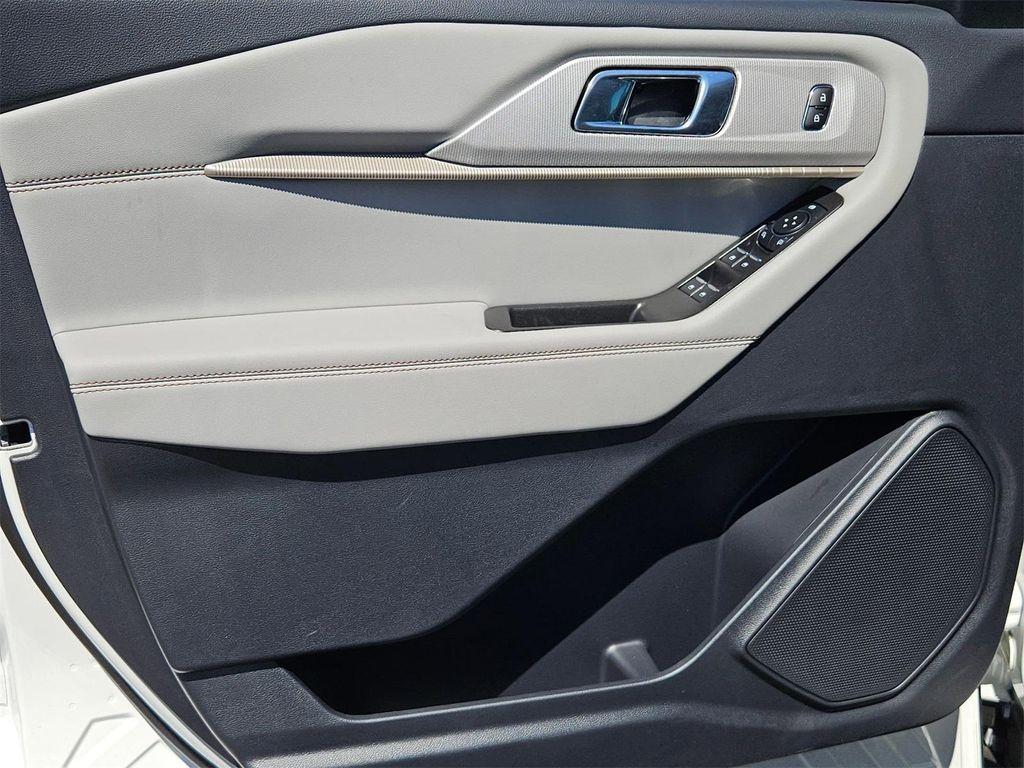 new 2025 Ford Explorer car, priced at $40,060