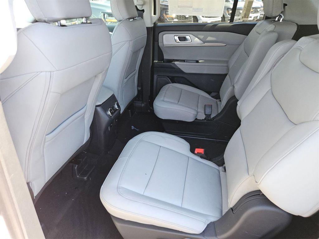 new 2025 Ford Explorer car, priced at $40,060
