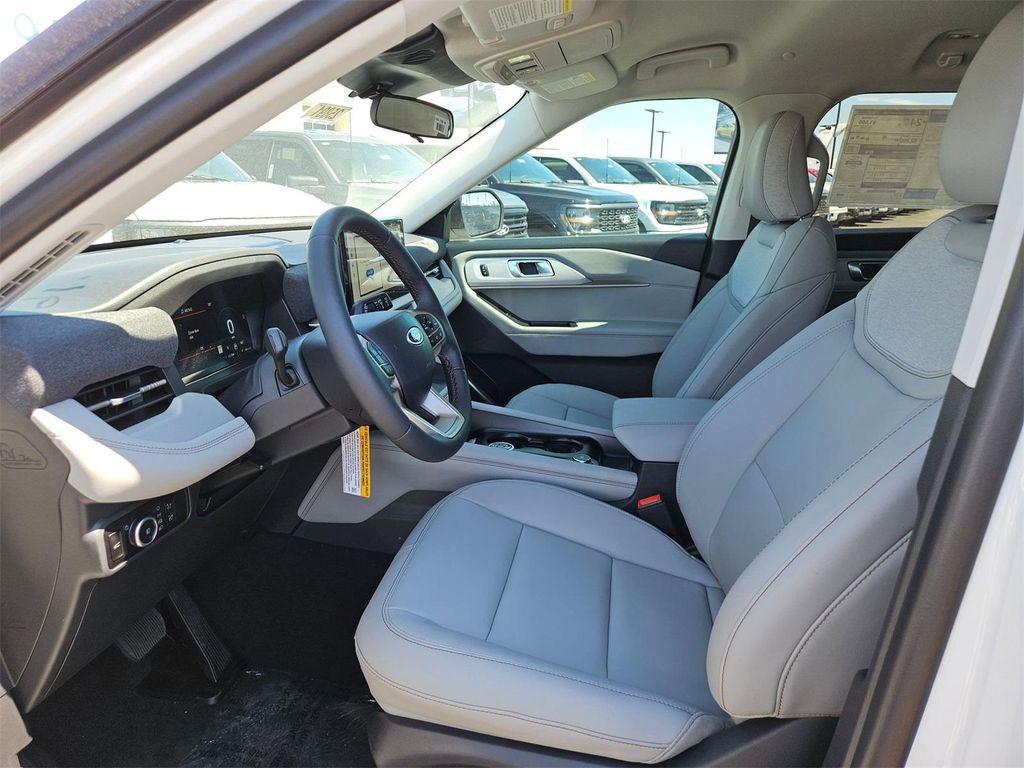 new 2025 Ford Explorer car, priced at $40,060