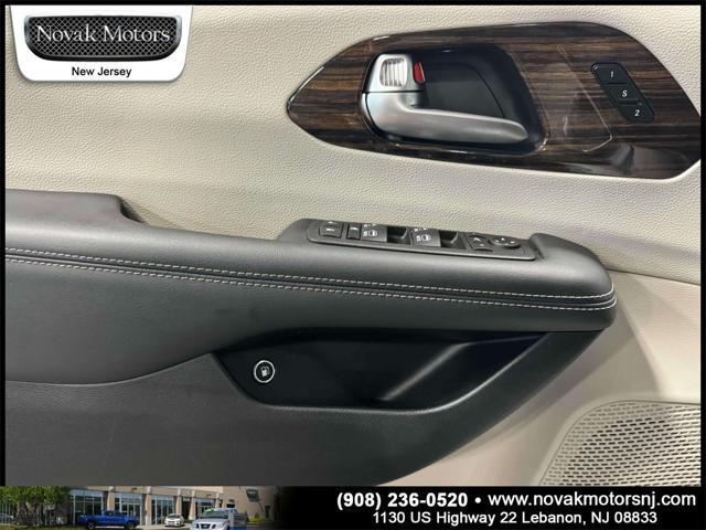 used 2023 Chrysler Pacifica Hybrid car, priced at $34,999