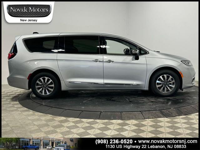 used 2023 Chrysler Pacifica Hybrid car, priced at $34,999